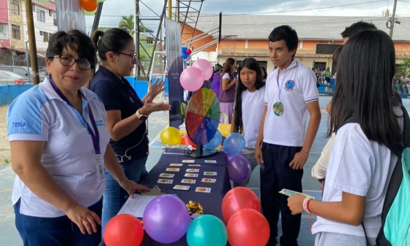 La feria educativa se realizó en la Federación Deportiva de Napo / Foto: cortesía Ministerio de Salud