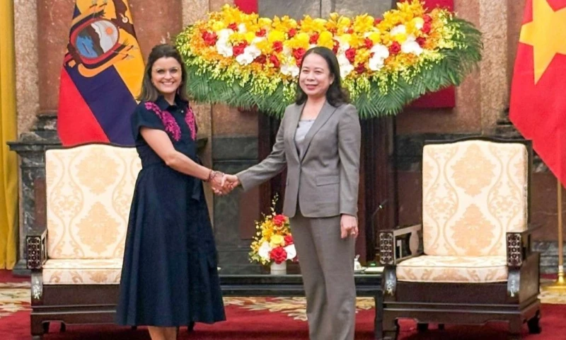 La vicepresidenta María José Pinto viajó a Vietnam / cortesía Vicepresidencia