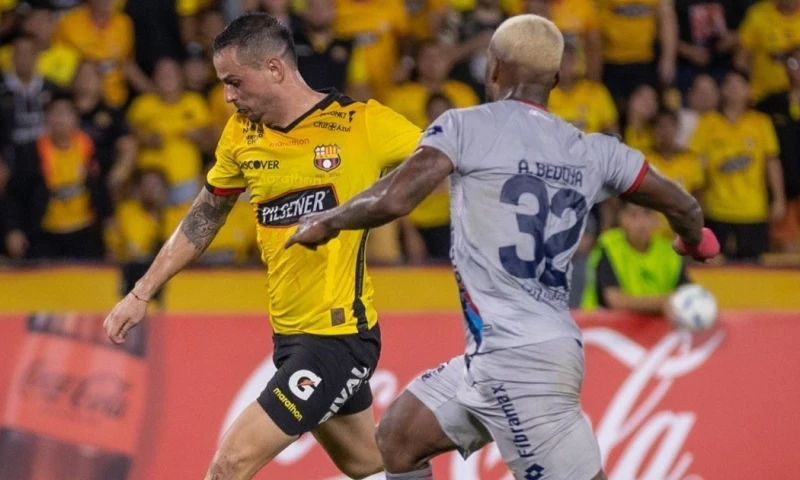 El uruguayo Octavio Rivero anotó el gol de la clasificación de Barcelona / Foto: cortesía Barcelona