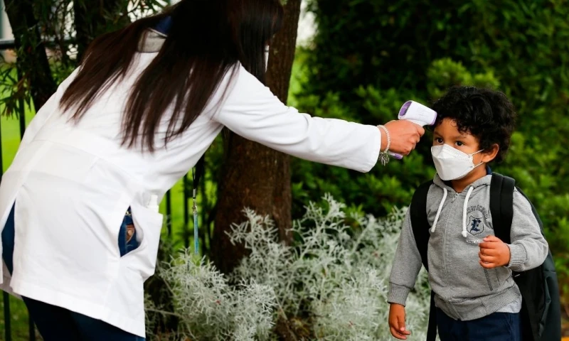 El país ante el dilema del retorno escolar tras 15 meses de clases virtuales/ Foto: EFE