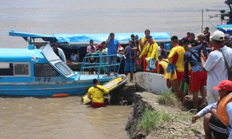 Las embarcaciones fluviales se hundieran este lunes en el puerto peruano de Iparia / Foto: EFE