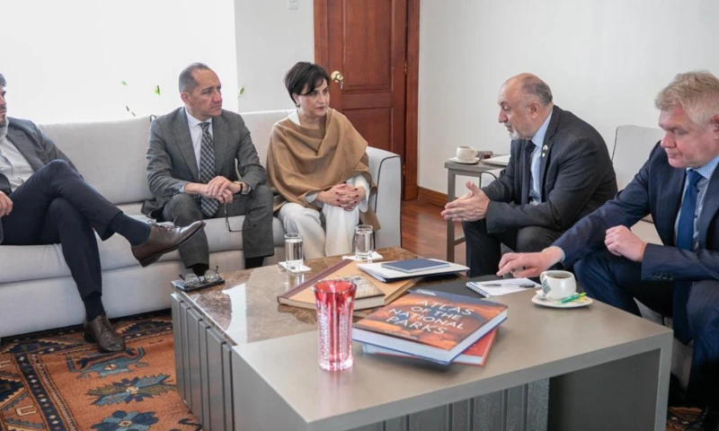 La canciller Gabriela Sommerfeld se reunió con el embajador de Rusia, Vladimir Sprinchan/ Foto: cortesía Cancillería