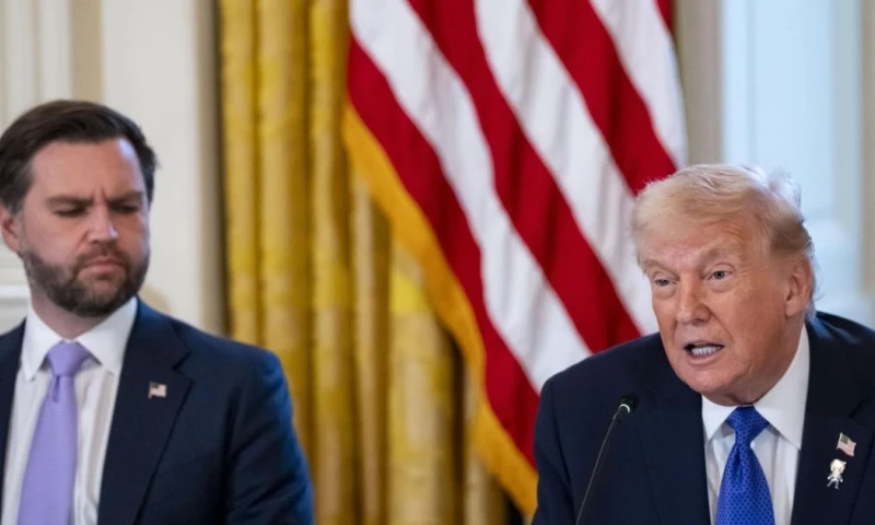 El viernes, Trump mantuvo una reunión con los ejecutivos de las grandes petroleras del mundo / Foto: EFE