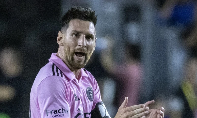 Lionel Messi firmó su tercer doblete consecutivo este domingo / Foto: EFE