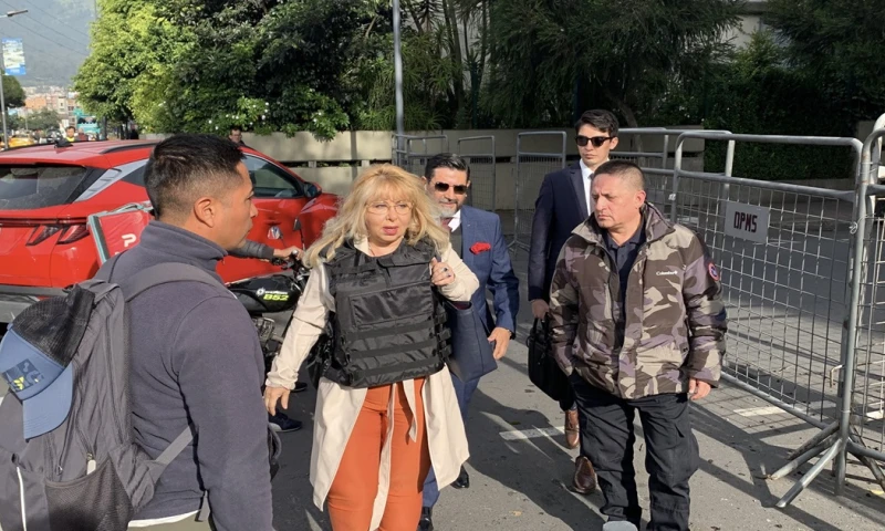 La jueza llegó con un chaleco antibalas hasta las instalaciones del Ministerio Público / Foto: cortesía Only Panas