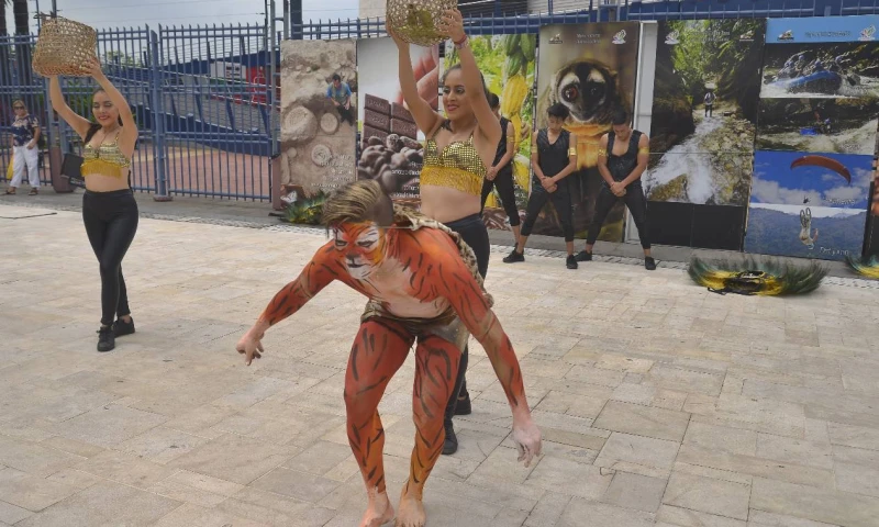 Fiesta en agradecimiento a la Madre Tierra - Foto: El Universo