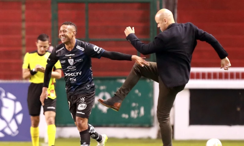 Cuatro equipos luchan por un billete a la final / Foto: EFE