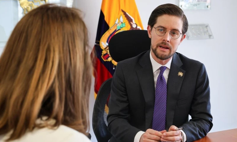 Ecuador cerró el 2024 con una contracción del 2 %, según afirmó el gerente del BCE, Guillermo Avellán / Foto: cortesía BCE