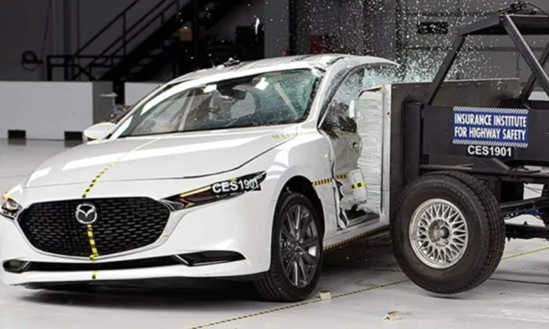Mazda fue destacada por su enfoque en seguridad integral, que abarca tanto sistemas de prevención como mecanismos de protección en caso de colisión / Foto: cortesía 