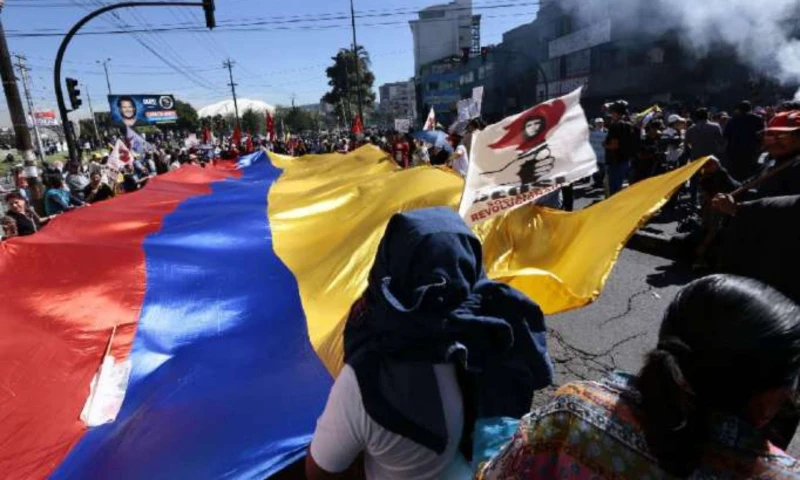 CASO. El 3 de diciembre de 2015, 21 personas fueron detenidas durante una protesta en las cercanías del parque El Arbolito, en Quito. (Foto: La Hora)