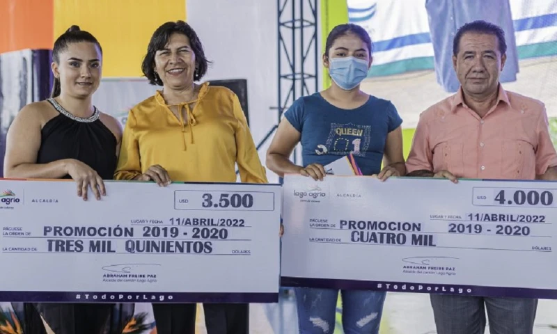 64 estudiantes de Lago Agrio recibieron becas / Foto:  cortesía Municipio de Lago Agrio