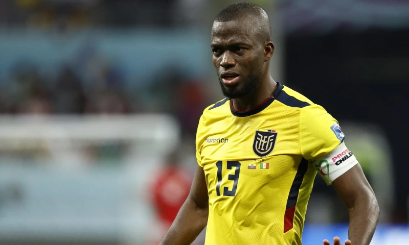 Valencia anunció en redes sociales que no podrá estar para el doble compromiso amistoso contra Australia debido a una molestia en su rodilla / Foto: Cortesía EFE