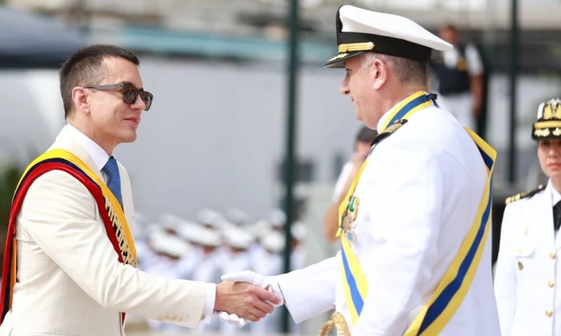El mandatario estuvo en la Primera Zona Naval de Guayaquil / Foto: cortesía Presidencia