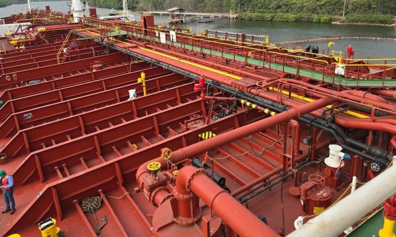 La recepción y distribución de combustibles se lo realizó en la Terminal Tres Bocas / Foto: cortesía Ministerio de Energía y Minas