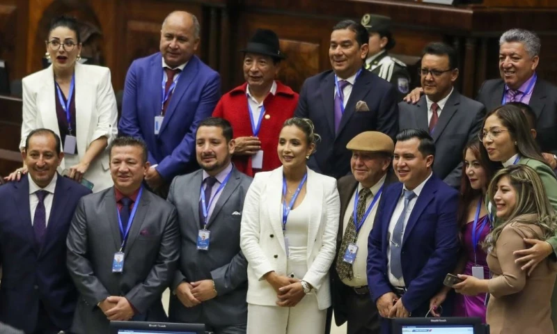 Con esta iniciativa, buscan que el dinero salga "del bolsillo" del correísmo / Foto: EFE 