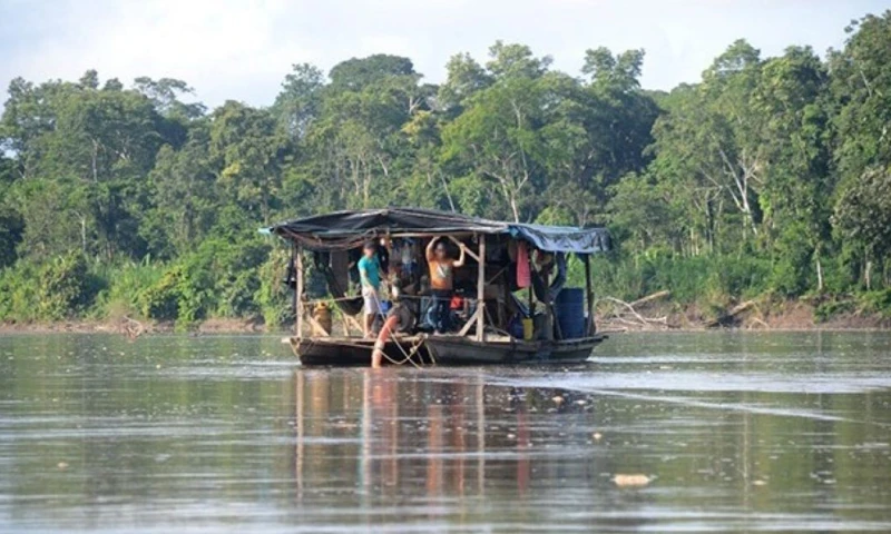 El fiscal adjunto presentó fotografías, videos y demás materiales que recopiló un equipo periodístico informativo / Foto: cortesía Ministerio Público de Perú