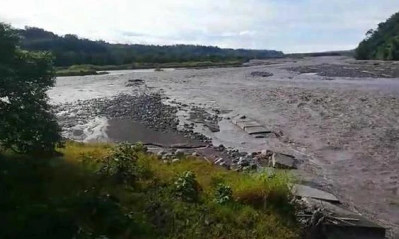 Las lluvias causaron el aumento del caudal del río Upano, en Morona Santiago. Foto: cortesía Servicio Nacional de Gestión de Riesgos