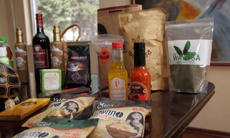 EXHIBICIÓN. 400 productos, aproximadamente, son elaborados en las comunidades indígenas de Napo, en la Amazonía. Foto: La Hora