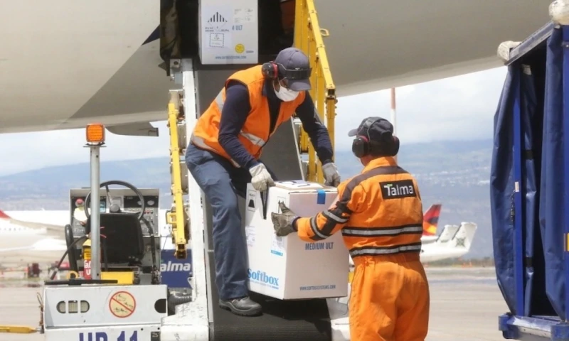 Covid-19: Ecuador recibió segundo lote con 16.380 dosis de la vacuna / Foto EFE