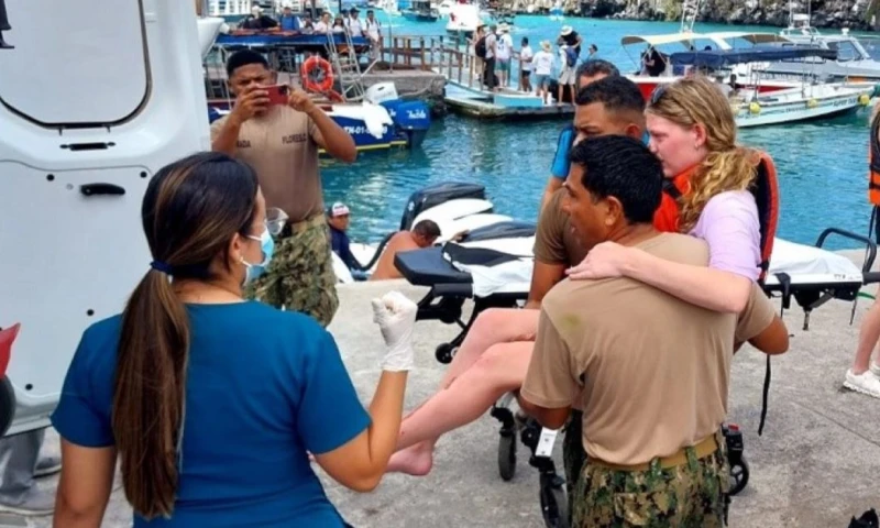 Entre los veintiocho rescatados había veinticinco turistas y tres guías turísticos / Foto: cortesía Armada del Ecuador