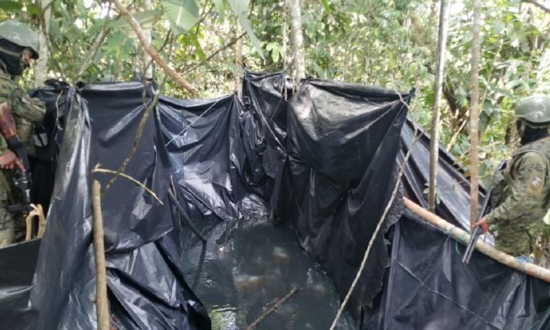 Las Fuerzas Armadas siguen encontrando perforaciones clandestinas en tuberías de Petroecuador / Foto: cortesía Fuerzas Armadas