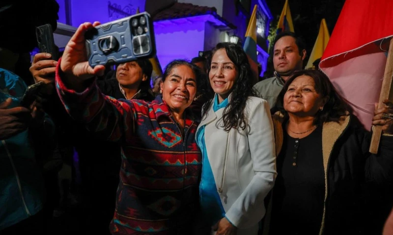 Con más del 90 % escrutado, la mayoría de los ecuatorianos votaron en contra / Foto: EFE 