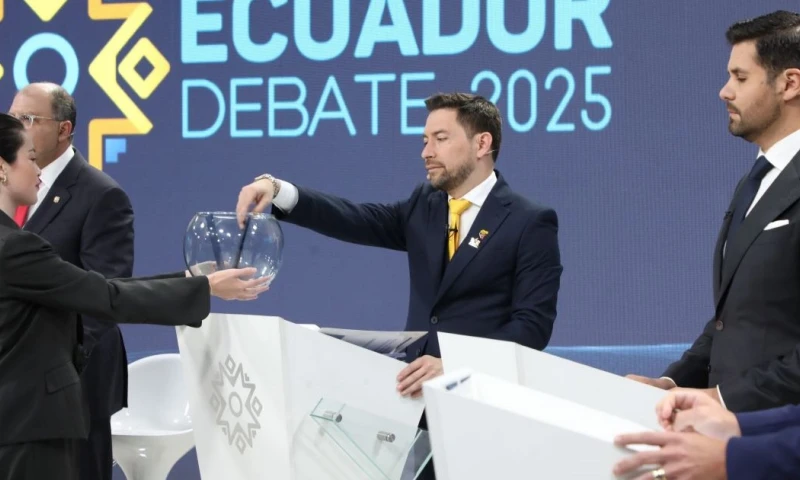 Su binomio, Karla Rosero, es ingeniera en Electrónica y Telecomunicaciones / Foto: cortesía CNE