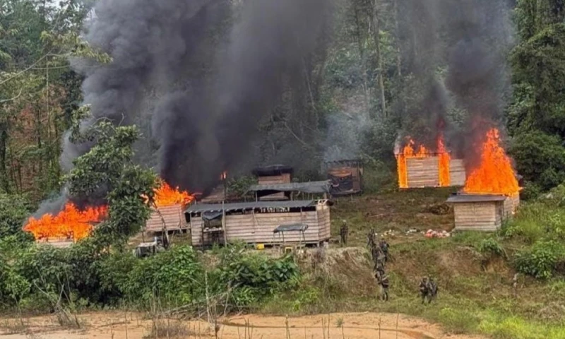 Las operaciones militares contra la minería ilegal se han intensificado en los últimos meses en Ecuador / Foto: cortesía Ejército ecuatoriano