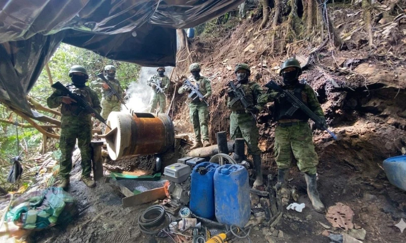 Las autoridades intensifican los operativos contra la extracción ilegal de oro en zonas amazónicas afectadas por la deforestación y el crimen organizado./ Foto: archivo