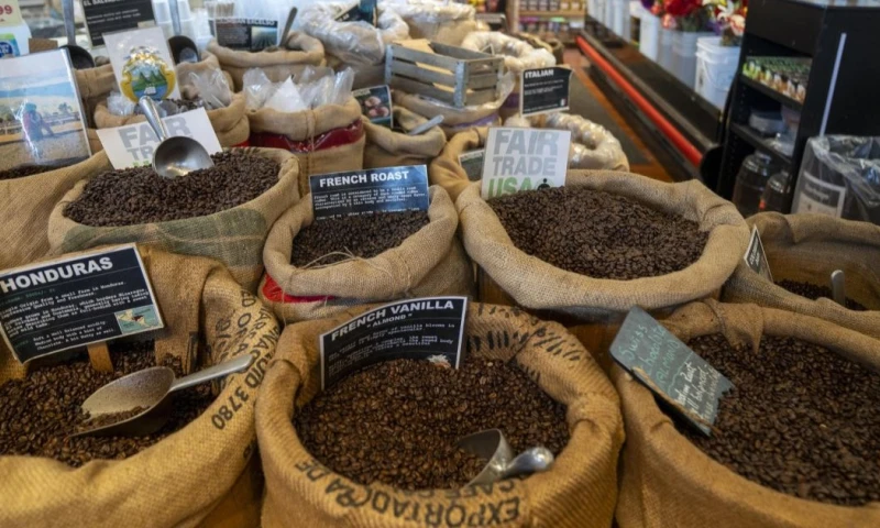 El café y el cacao está previsto que bajen un 12,7 % y un 6,2 % el año siguiente / Foto: EFE