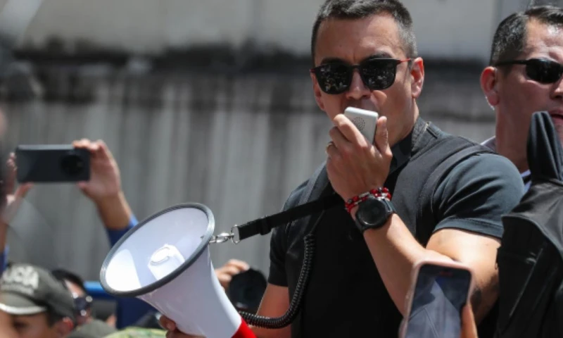 Daniel Noboa habló en los exteriores de la Corte Constitucional / Foto: EFE