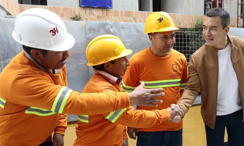 El presidente Daniel Noboa visitó el conjunto RYO en Cuenca / Foto: cortesía Presidencia