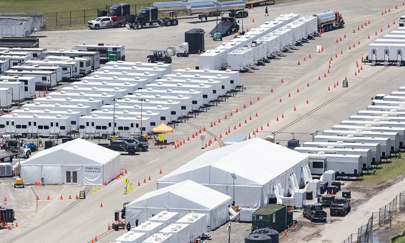 Las aeronaves, operadas por el Departamento de Seguridad Nacional pueden deportar de manera directa a los migrantes desde el sitio/ Foto: cortesía EFE