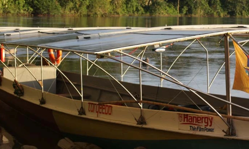 En Ecuador existen varios proyectos orientados a fortalecer el transporte fluvial; uno de ellos, fue ejecutado por el Ministerio de Transporte y Obras Públicas, en la Amazonía. 