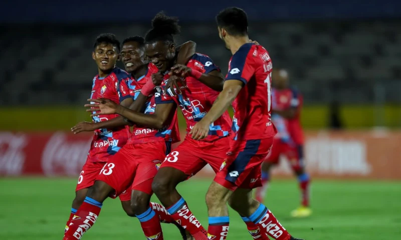 El Nacional, por aprovecharse del bajón del Independiente de Medellín / Foto: EFE