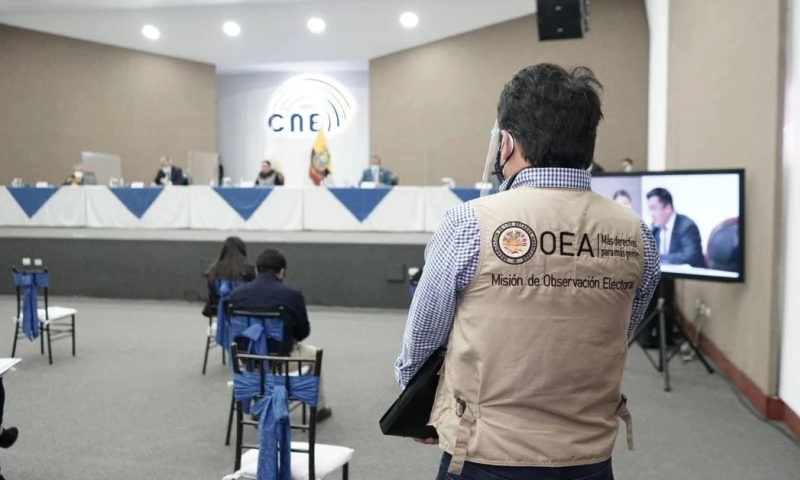 Luego aparece Lasso con el 19,73 %, 33 centésimas por encima de Yaku Pérez que llega al 19,40 %. Foto: Cortesía CNE