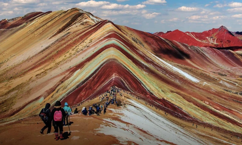 De lagunas turquesa a montañas de colores: los paisajes peruanos que parecen salidos de otro planeta 