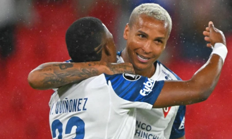 El conjunto ecuatoriano venció 2-0 al equipo argentino en el estadio Rodrigo Paz Delgado y aseguró su clasificación a los octavos de final del torneo continental./ Foto: cortesía