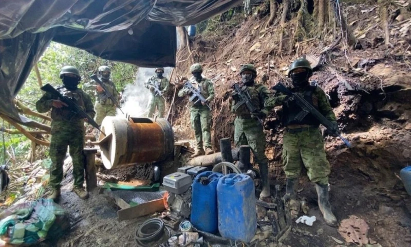 En noviembre de 2025, la Empresa Nacional Minera abrió un concurso público para procesar 1.359 toneladas de material incautado / Foto: cortesía Ejército Ecuatoriano