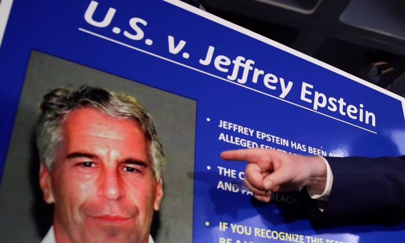 Las casi 1.000 páginas publicadas constatan los lazos de Epstein con figuras prominentes como Andrés de Inglaterra o el expresidente Bill Clinton / Foto: EFE