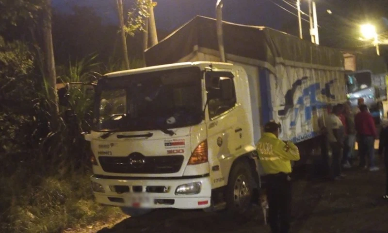 Policía denuncia ataque de medio centenar de personas en operativo en Imbabura / Foto: EFE