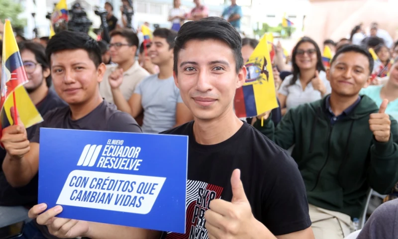 El anuncio se realizó en la Universidad Laica Eloy Alfaro de Manta / Foto: cortesía Presidencia