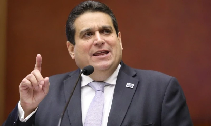 Juan Carlos Larrea, procurador general, rindió ayer su informe anual de labores / Foto: cortesía Asamblea Nacional