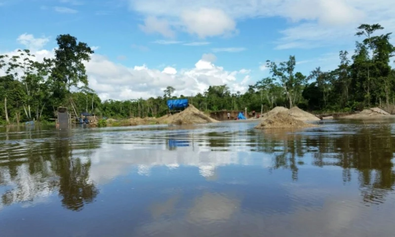 Dos militares permanecen desaparecidos tras el accidente; un militar y un bombero lograron sobrevivir / Foto: cortesía 