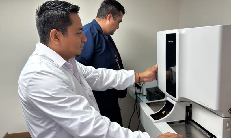 El Centro de Salud Tipo B Zamora incorporó tecnología moderna para el monitoreo de enfermedades de la sangre / Foto: cortesía Ministerio de Salud