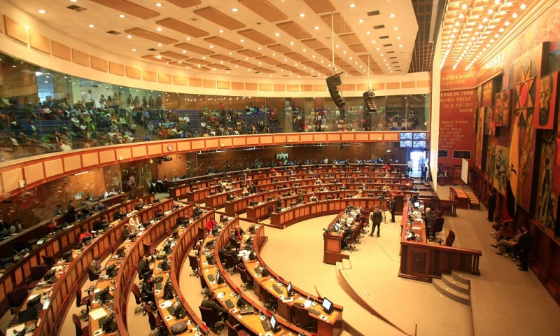 Ecuador con la mirada en el Ejecutivo tras desacuerdo en la Asamblea por ley / Foto: EFE