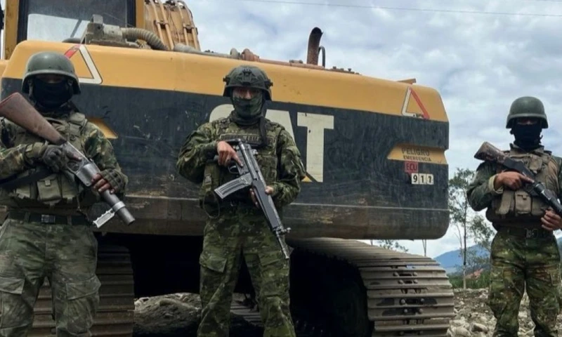 El Ejército destruyó un campamento de minería ilegal en Zamora Chinchipe / Foto: cortesía Ejército ecuatoriano