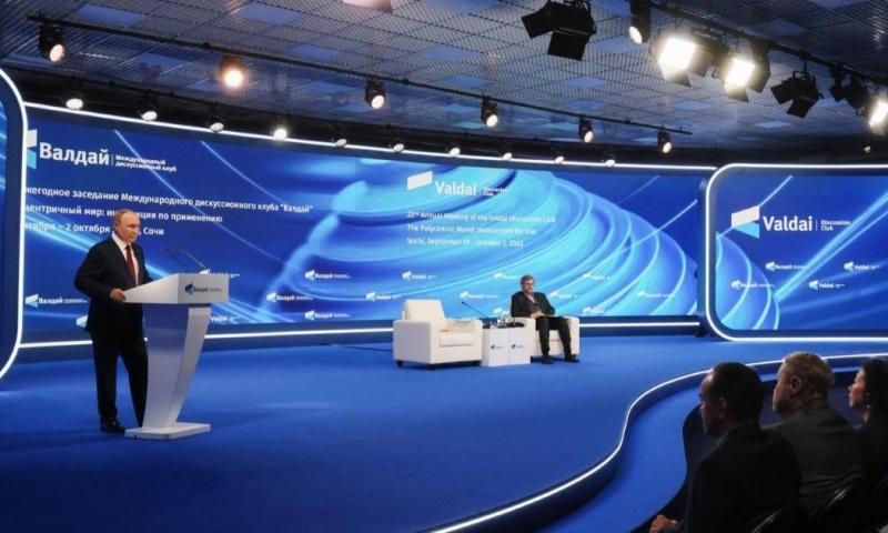 Dos miembros de la tripulación del petrolero varado se mantienen bajo arresto este jueves / Foto: EFE