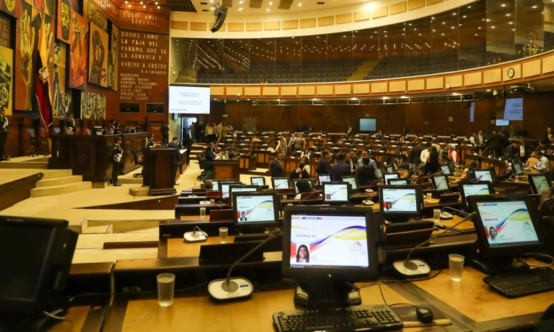 El acuerdo fue ratificado por el pleno de la Asamblea con 76 votos a favor, 23 en contra y 35 abstenciones / Foto: EFE
