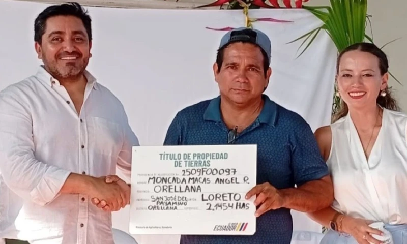 Productores de Francisco de Orellana, Loreto y Joya de los Sachas recibieron 15 títulos de propiedad / Foto: cortesía MAGP